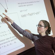CSE and Medicine professor Melissa Gymrek teaching a course on personal genomics for bioinformaticians.